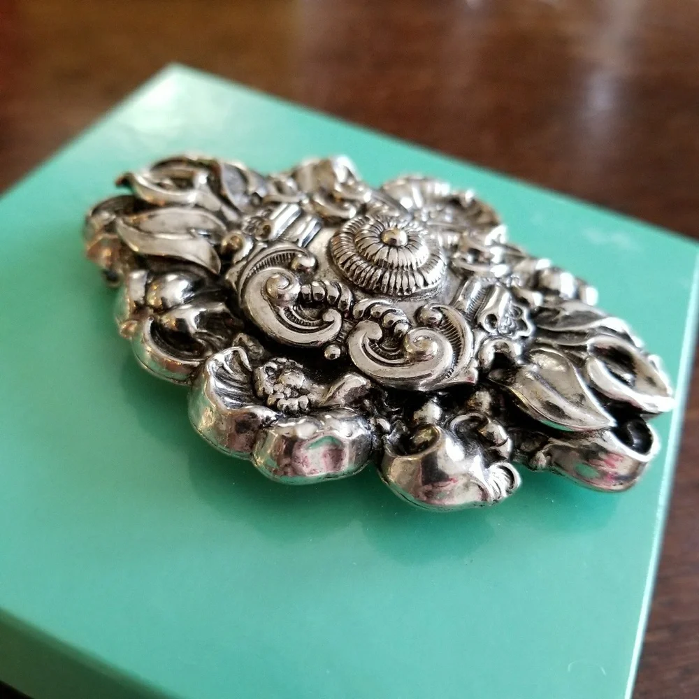 Vintage clip large ornate dress repousse silver tone metal fur clip
